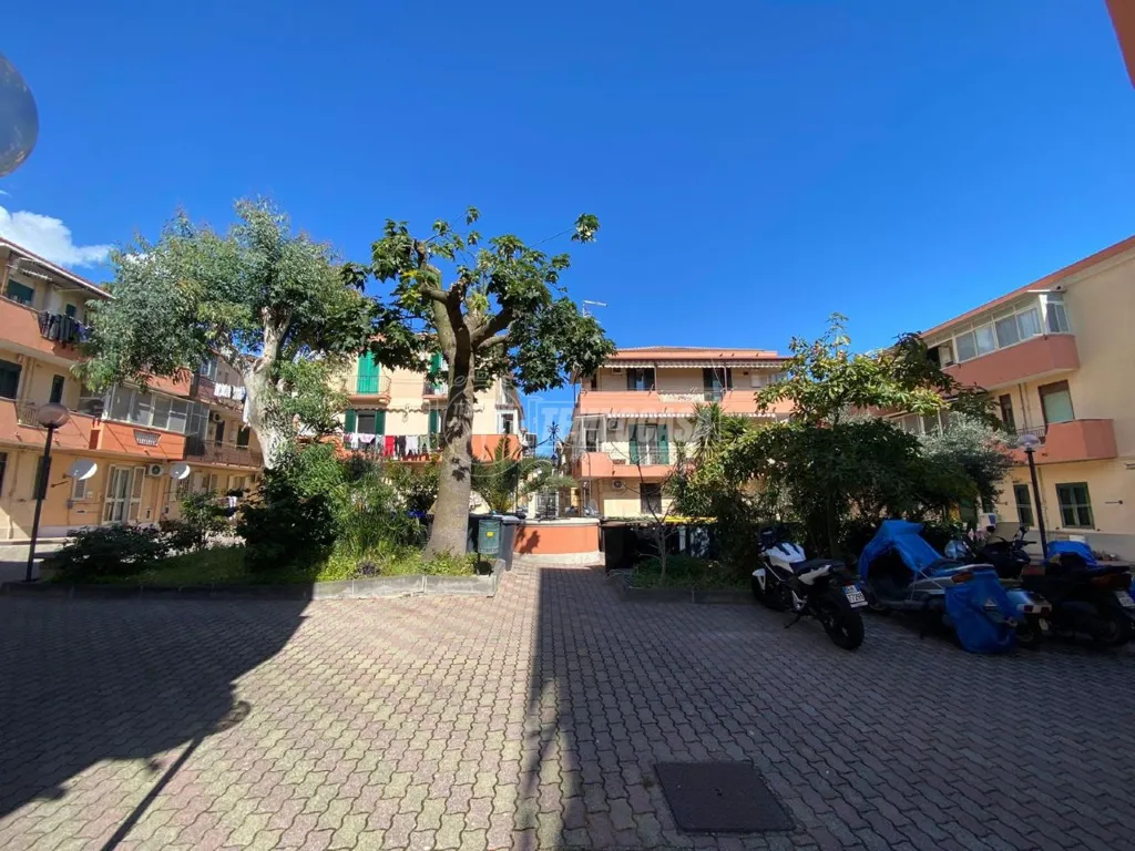 Välivaade - Studio Flat with Balcony in Central Messina