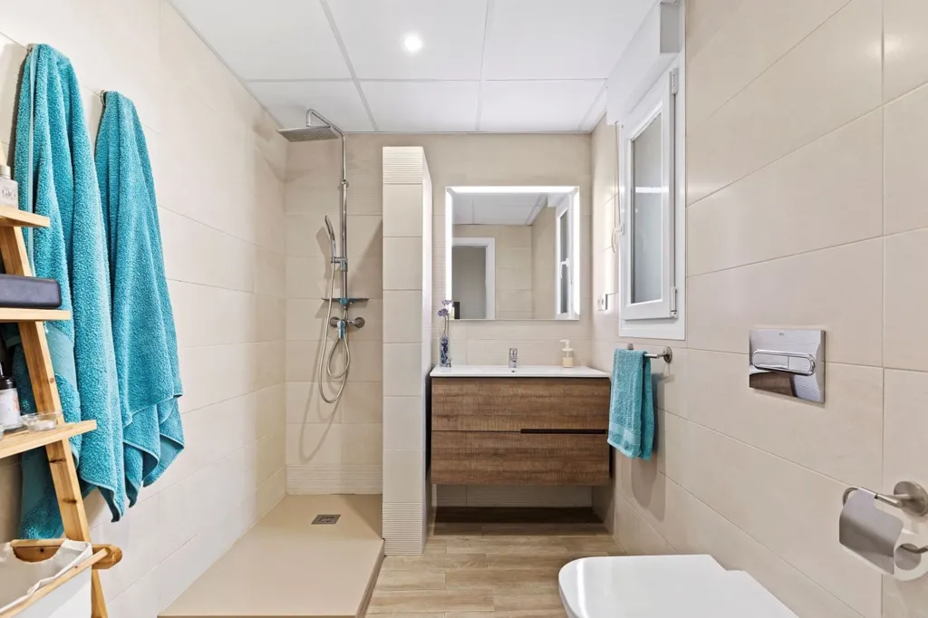 Vannitoad - Townhouse with Terraces in Estepona Centre