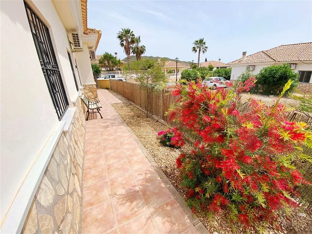 Jardin - Spacious Adjoined Villa with Terrace in Zurgena