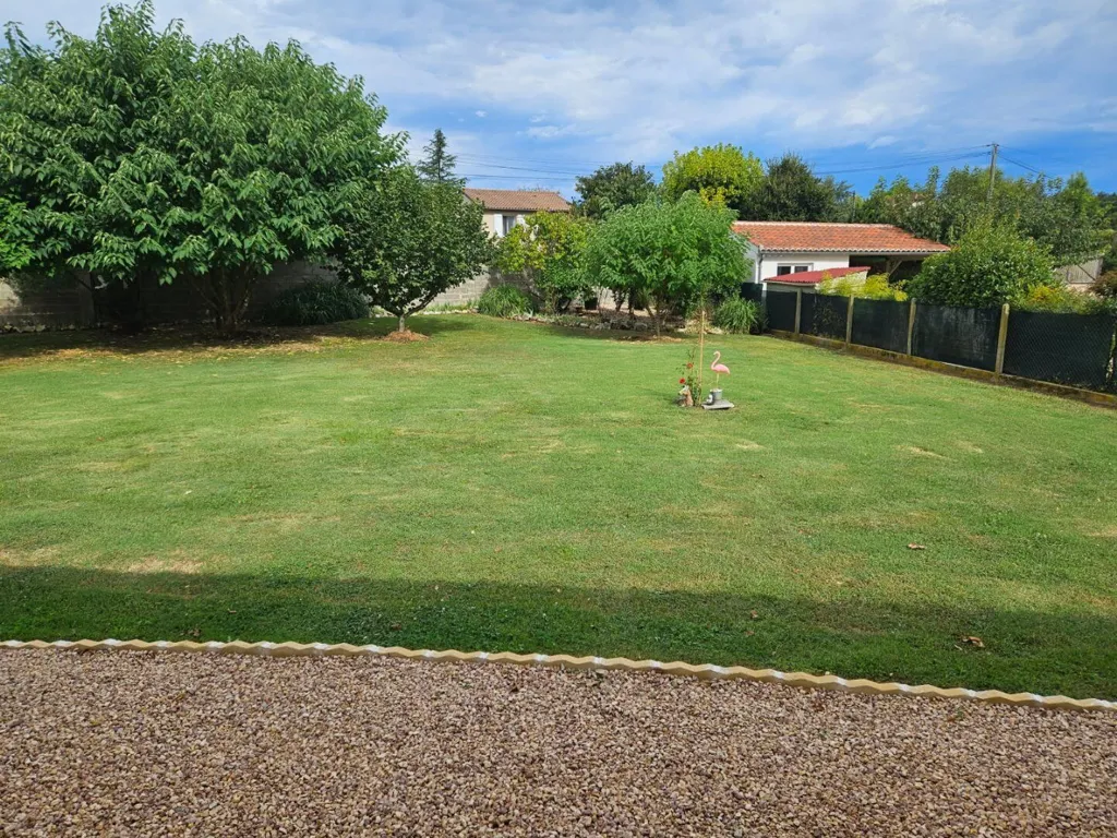 Aed - Ground Floor House with Large Garden in Bretenoux