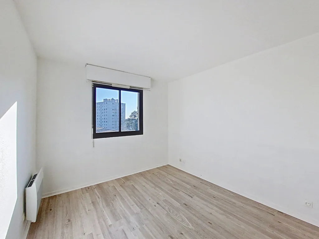 Stanze - 3-Bed Flat with Park View in Mérignac