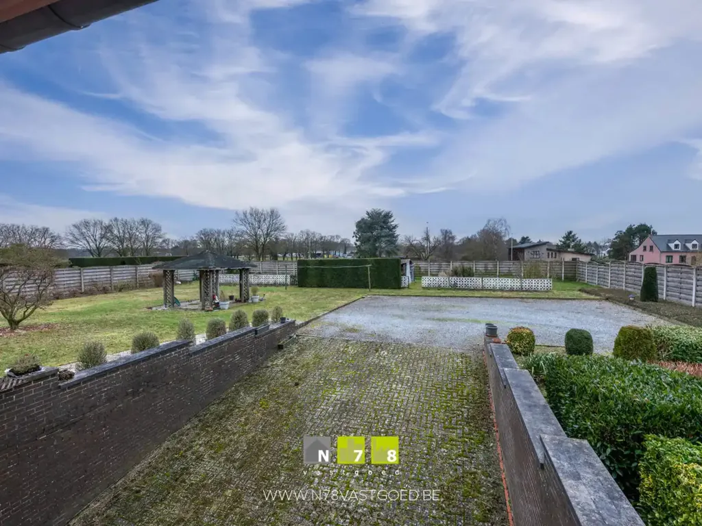 Jardin - Villa Indépendante avec Terrasse à Maaseik