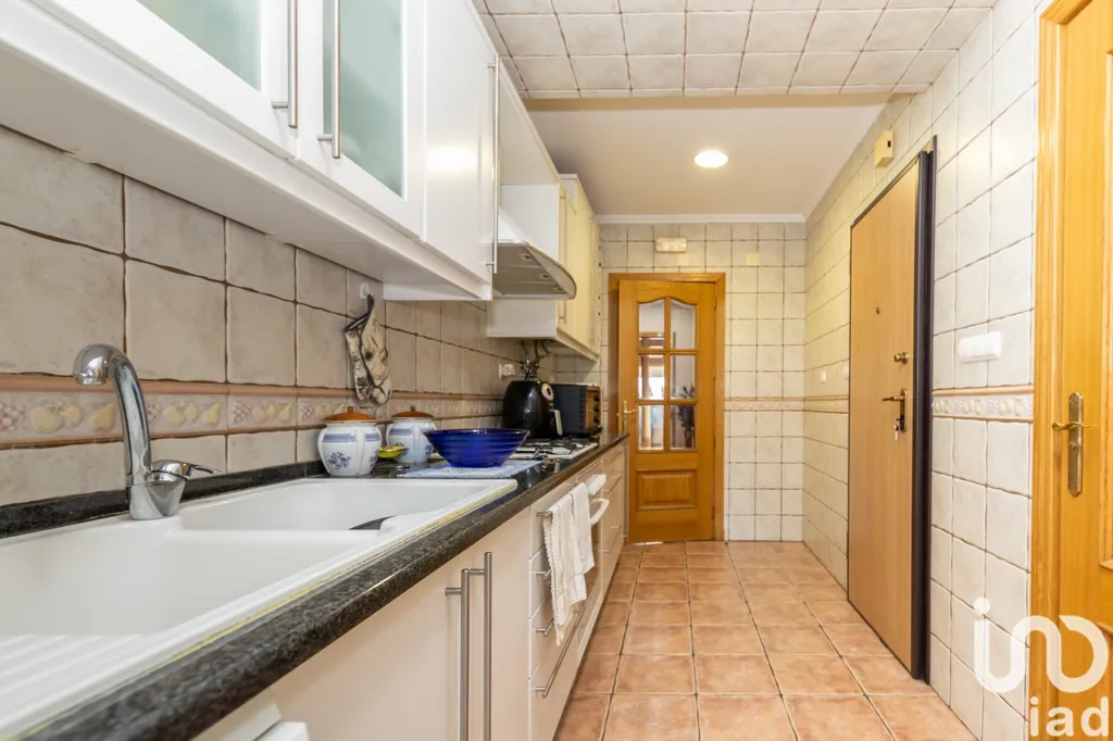 Cucina - 3-Bedroom Apartment with Ferry Access in Almada