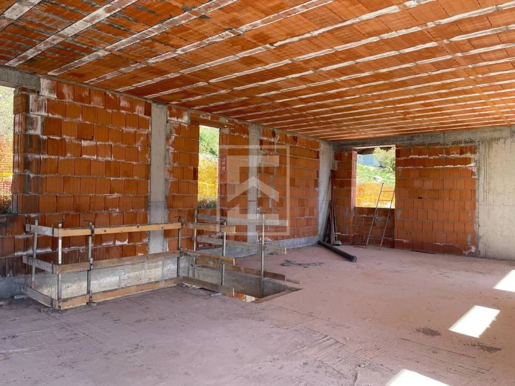 Toad - Villa with Pool Under Construction in Tignale