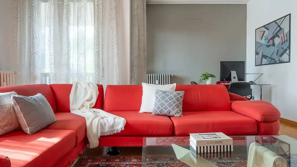 Living Room - Apartment with Double Garage in Voghera