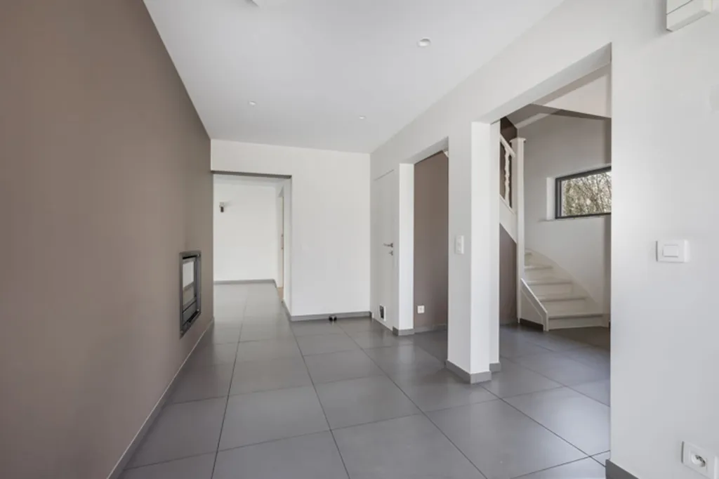hallway_entrance