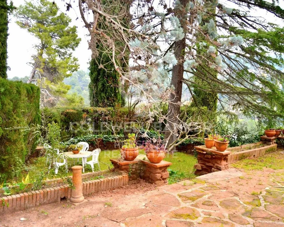Giardino - Luxury Farmhouse with Pool in Castellví de Rosanes