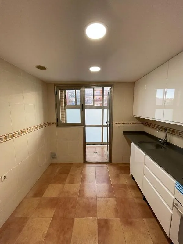 Cuisine - Furnished Flat with Balcony in Valencia