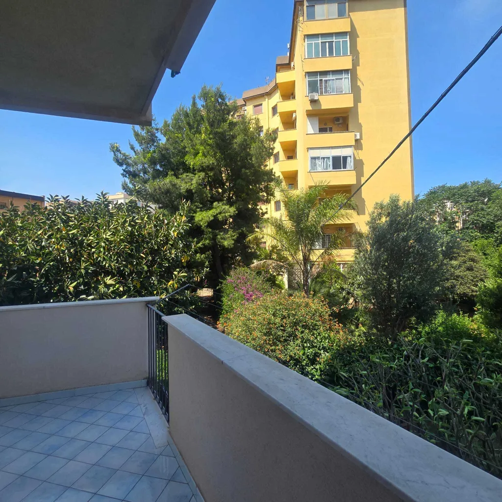Balcone - Apartment with Balcony in Palermo