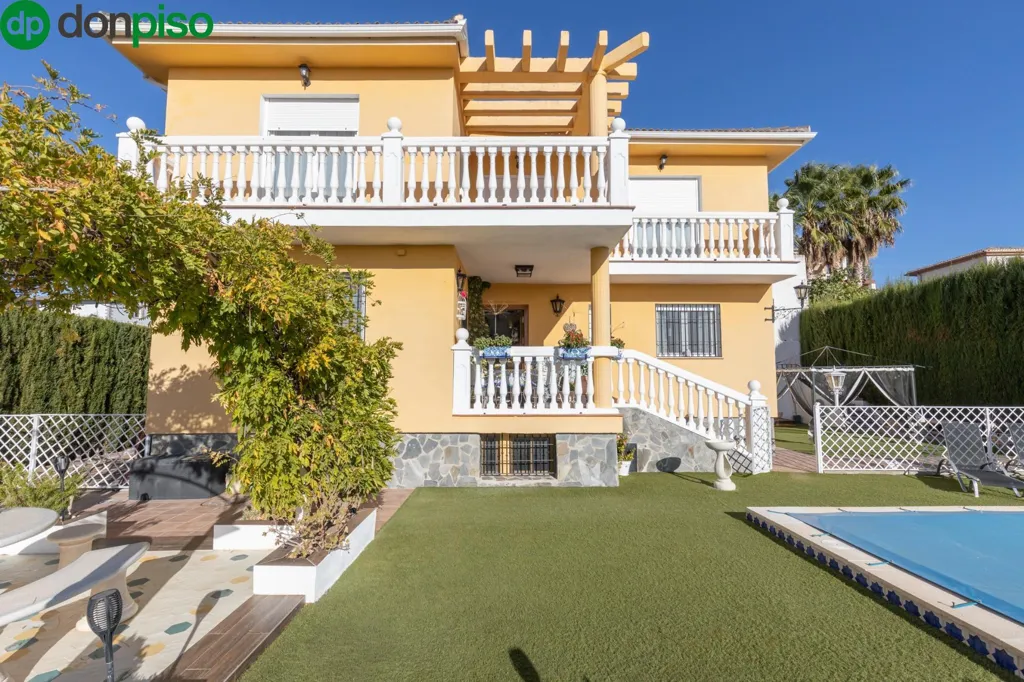 Piscine - Chalet with Private Pool in Calle del Abedul