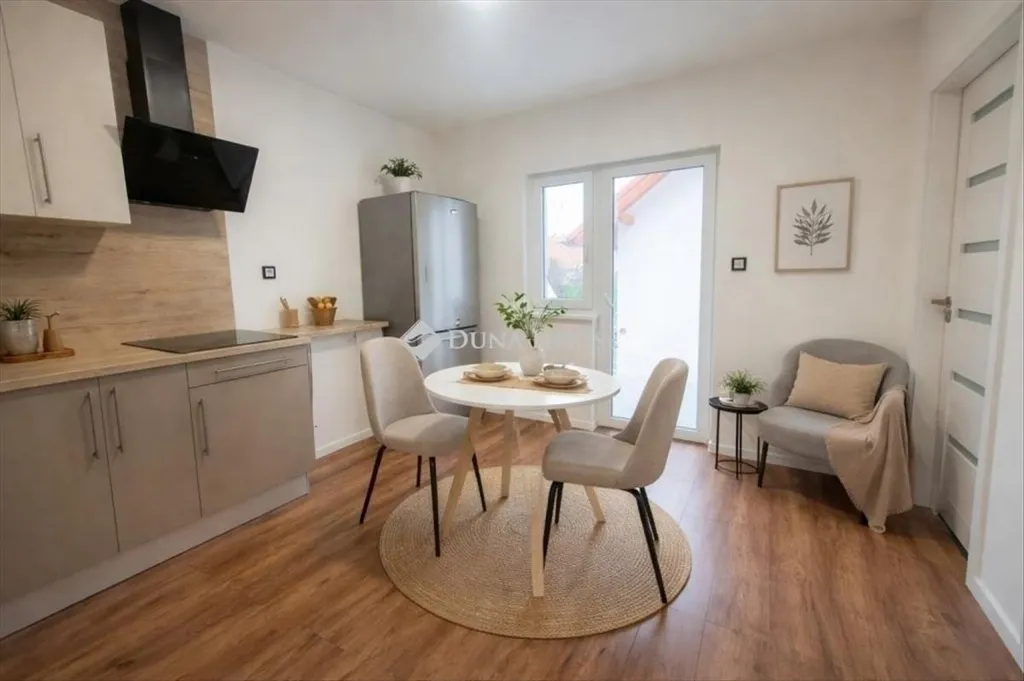 Salle à manger - Modern Flat with Balcony in Budapest 16th District