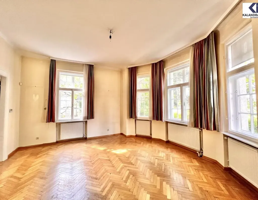 Living Room - Classical Altbau Villa with Terrace in Gersthof