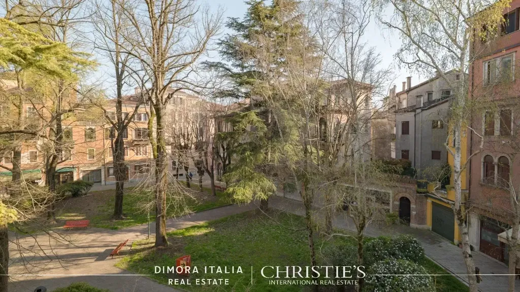 9-room apartment in IT