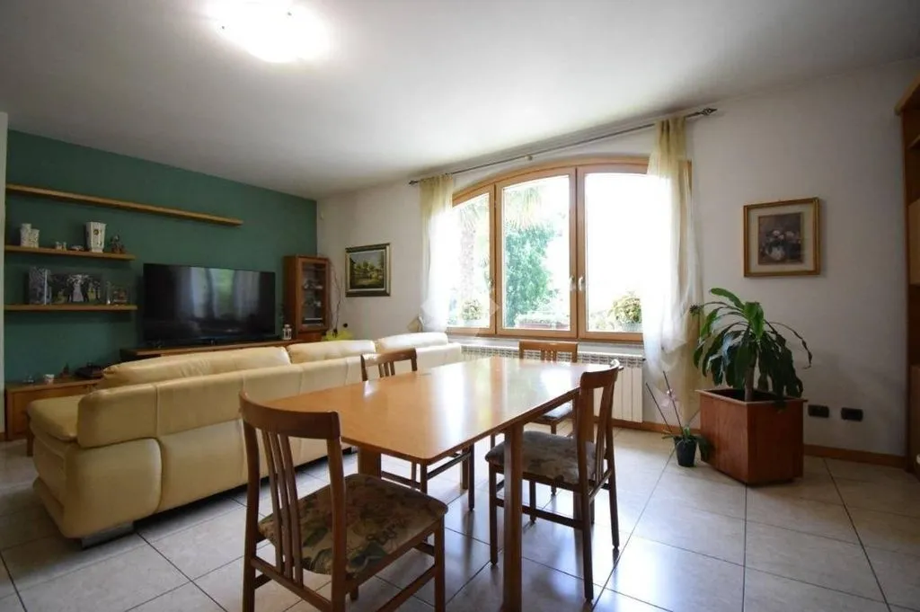 Dining Room - Luxury Villa with Private Garden in Brugherio