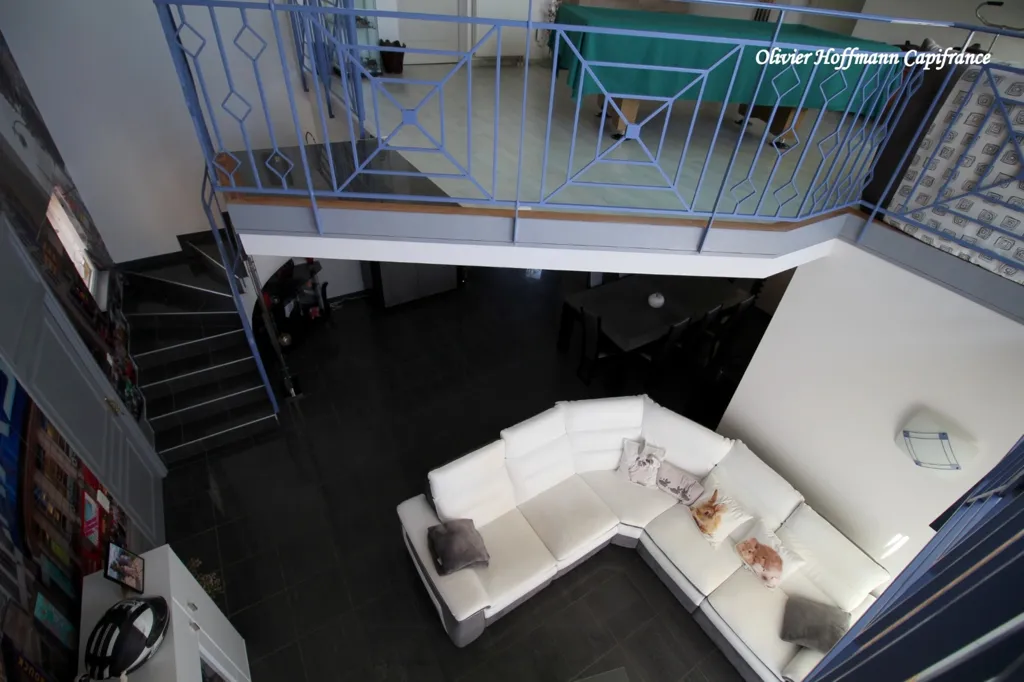 Elutuba - 9-Piece House with Pool in Réding