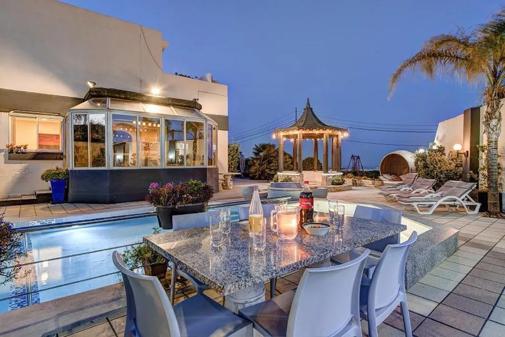 Pool - 4-bedroom house in Ibragg