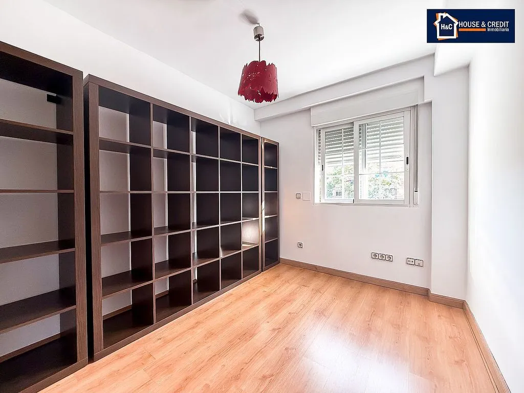 Kabinet - 2-Bedroom Flat with A/C in Valderas