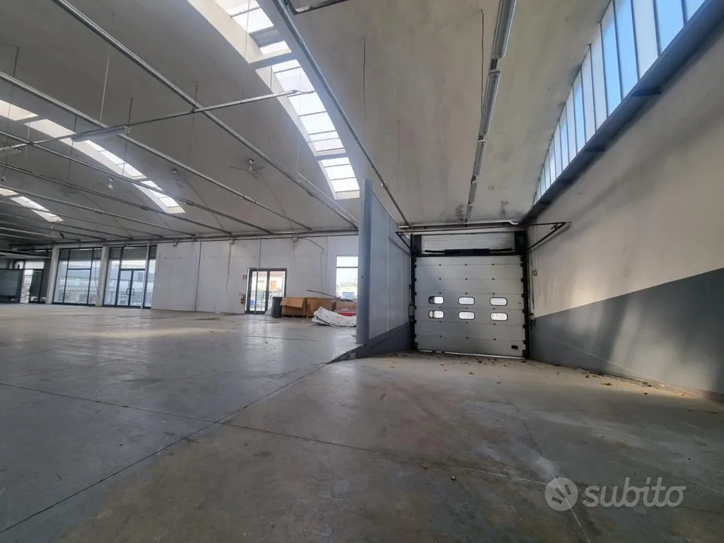 Garage - Industrial Warehouse with Parking in Pistoia