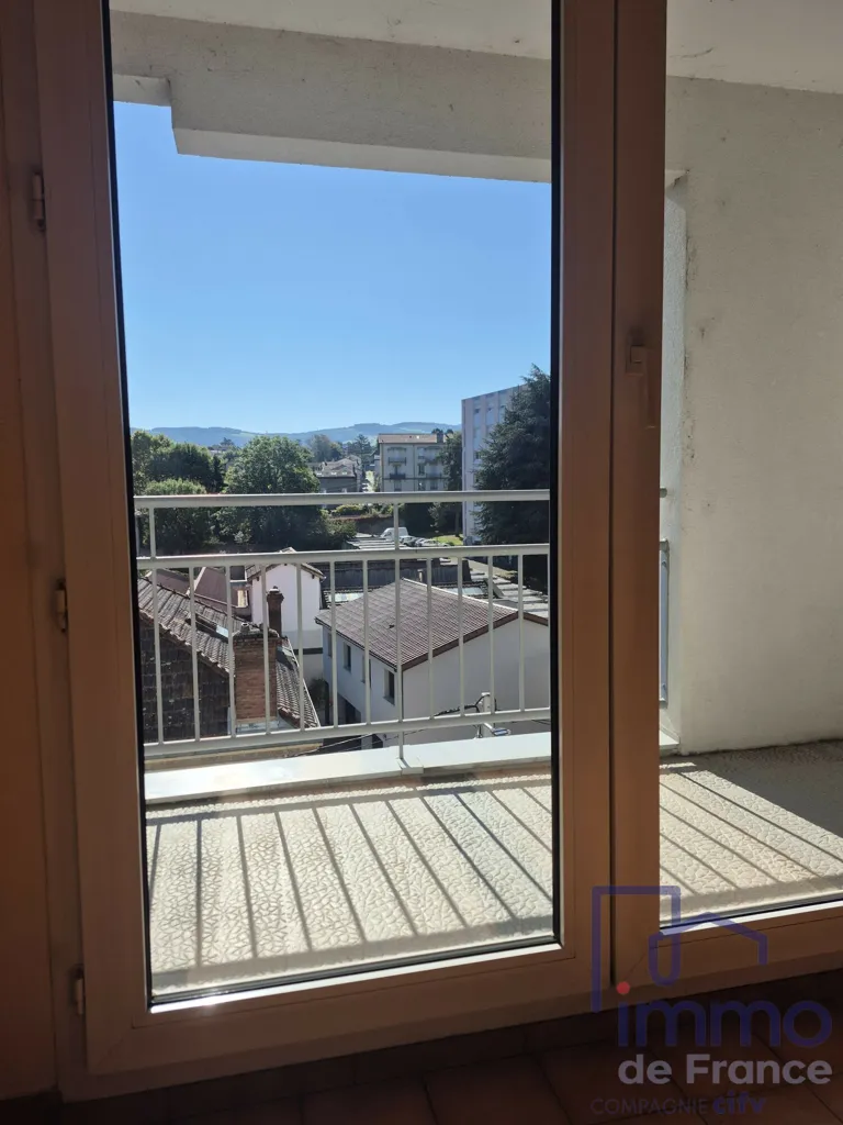Rõdu - Bright Apartment with South Balcony in Saint-Chamond