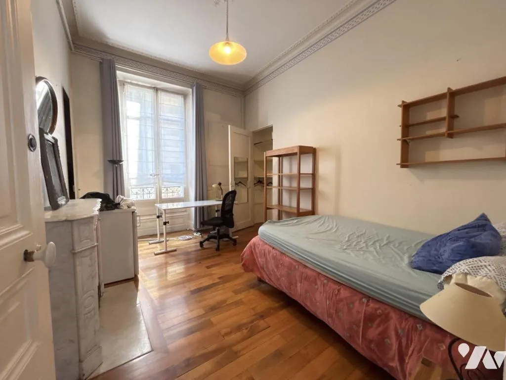 Camere da letto - Haussmannian Flat with Balconies in Grenoble Centre