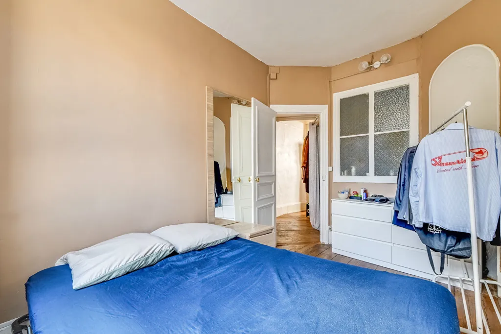 Chambres - Appartement Traversant avec Charme Ancien à Paris