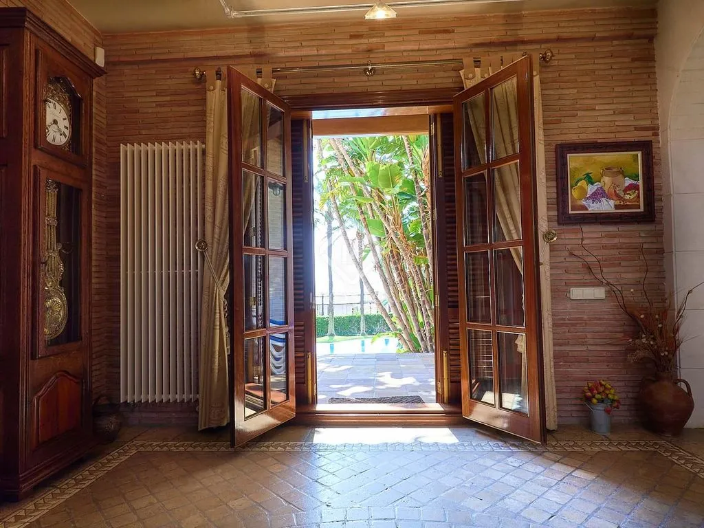hallway_entrance