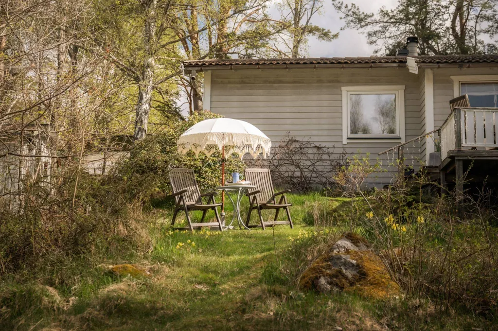 Giardino - Cottage with Garden in Skälsmara