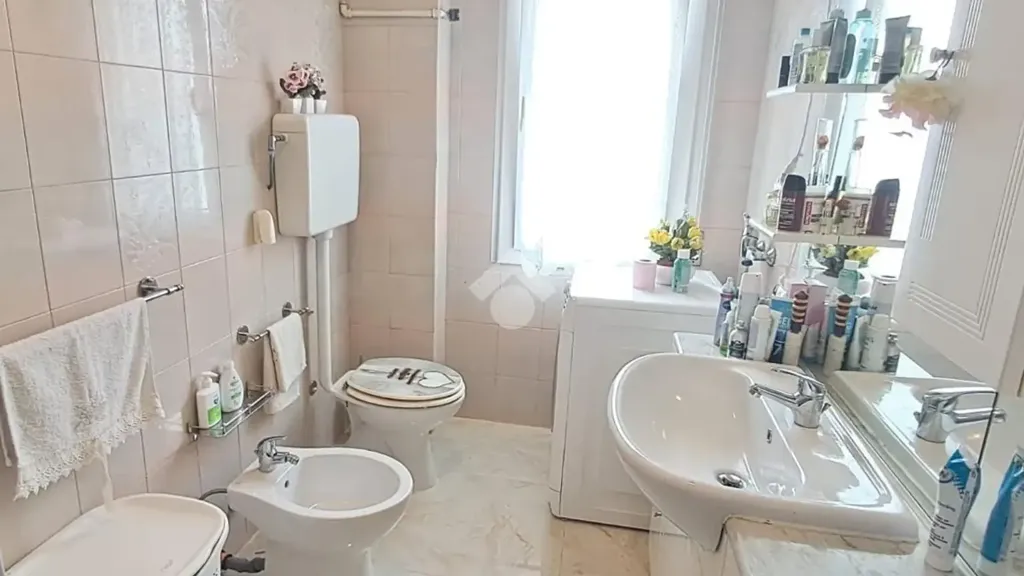 Salles de bain - Rustic Apartment with Balcony in Medicina
