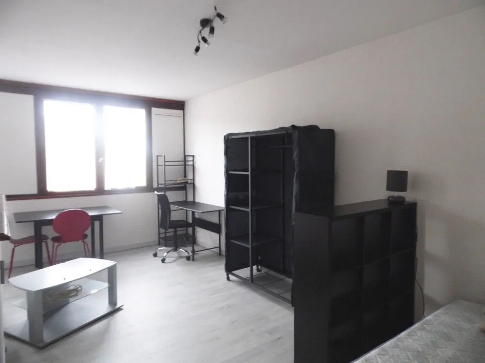 Chambres - Studio Meublé avec Parking près du Campus Lettres