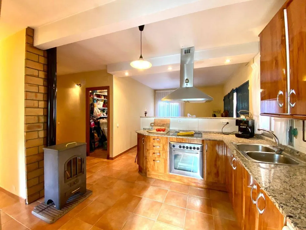 Küche - Luxury House with Four-Winds Design in Castellbisbal