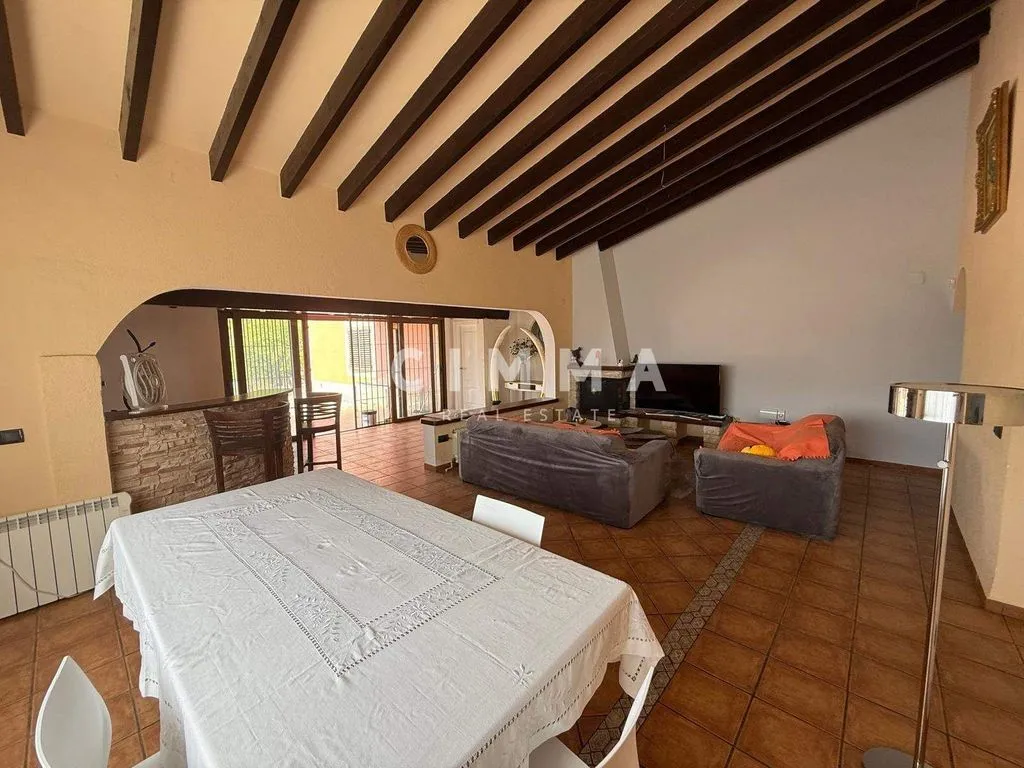 Söögituba - Five-Bedroom Chalet with Large Plot in La Nucía