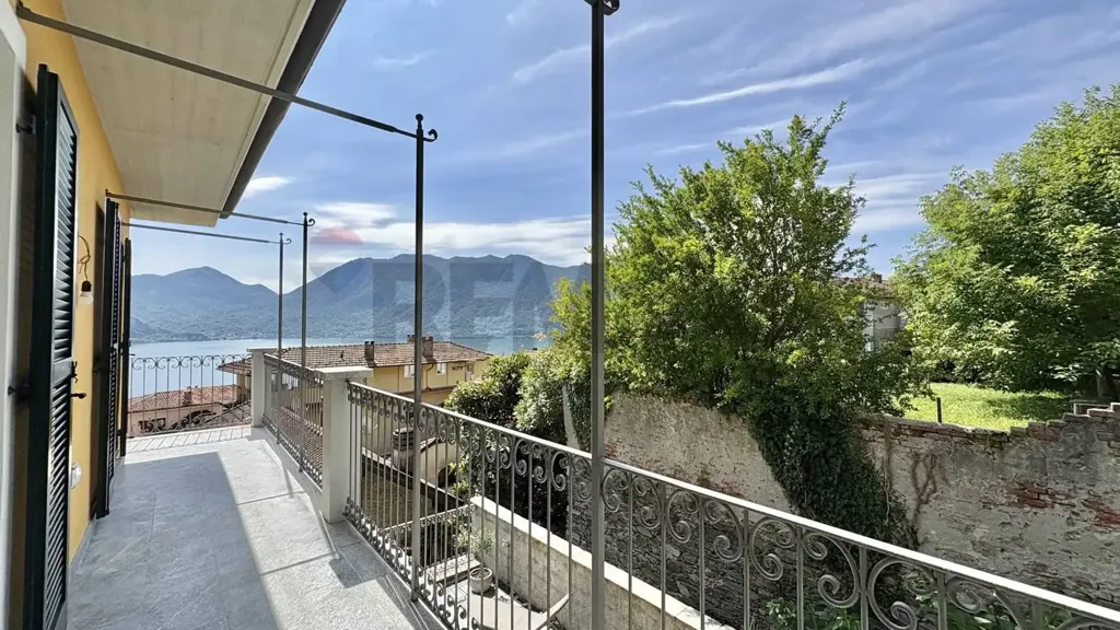 Terrass - Modern Attico with Lake View in Ghiffa