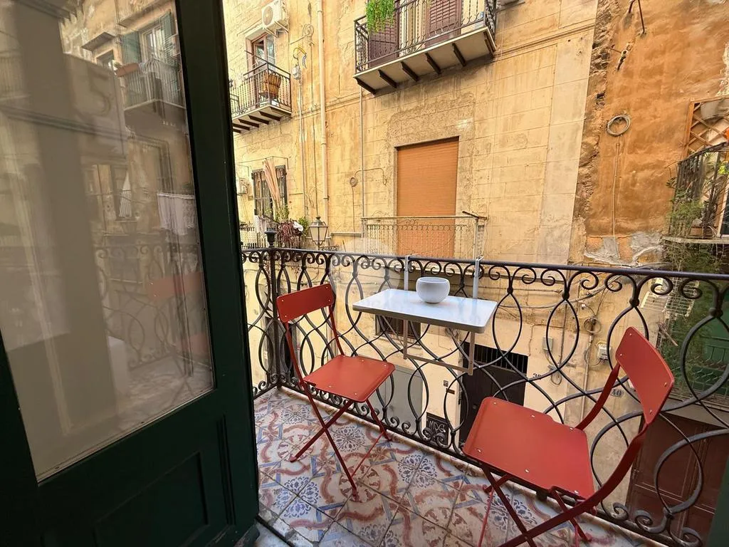Balcone - Triplex with Balcony in Palermo Centre