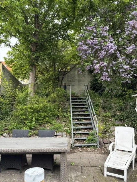 Aed - Bright Apartment with Garden Access in Town Centre