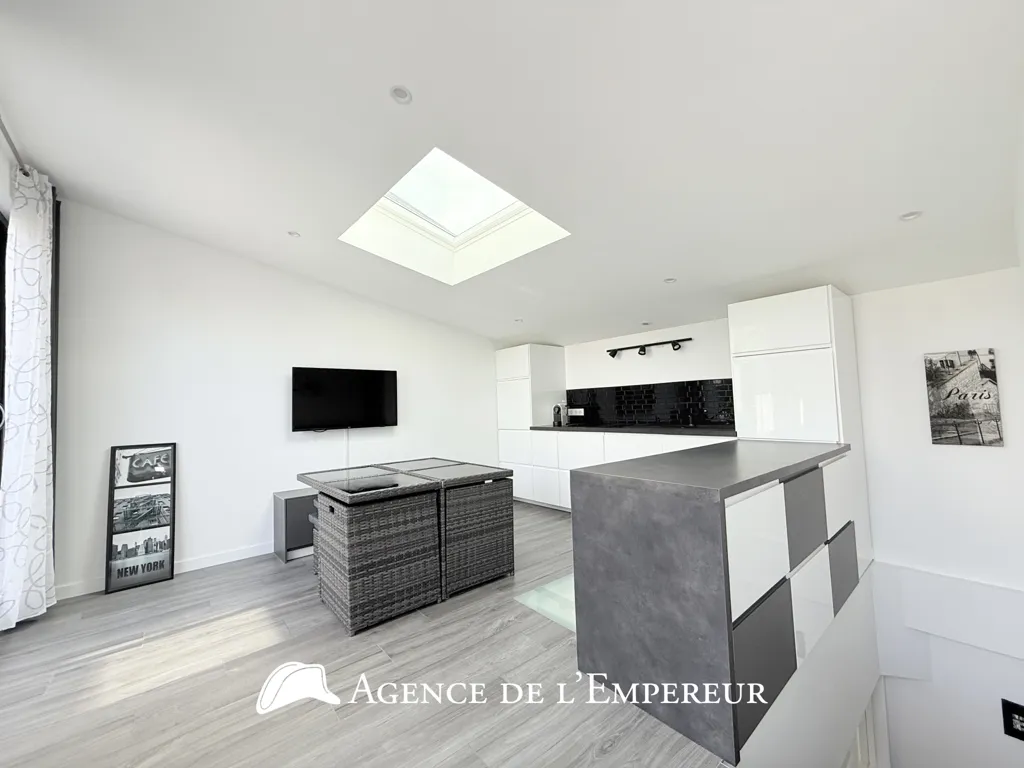 Kitchen - Contemporary House with Panoramic Terrace in Rueil
