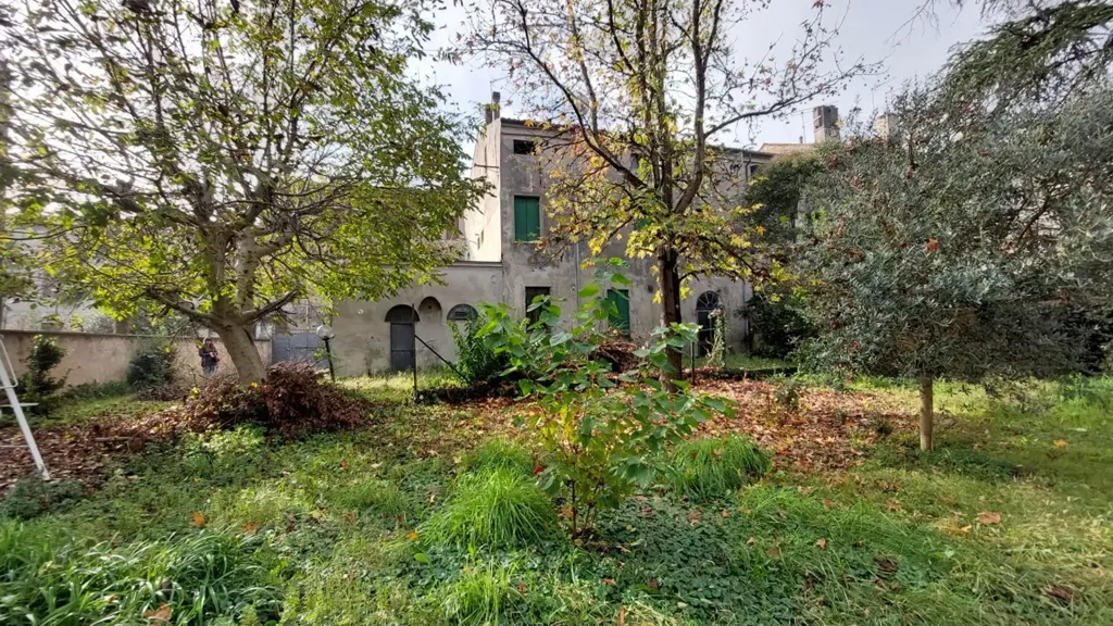 Aed - Historic Villa with Garden in Lendinara