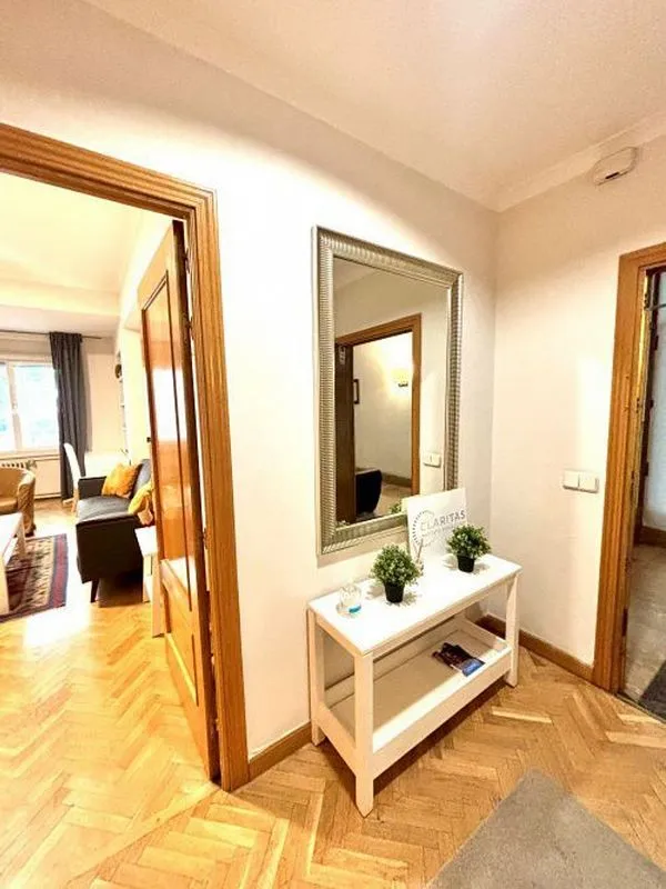 Esik - 3-Bedroom Flat with A/C in Almagro