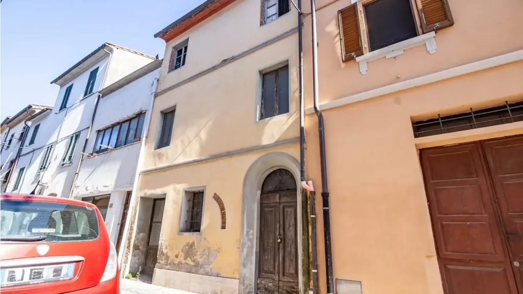 8-room house in IT
