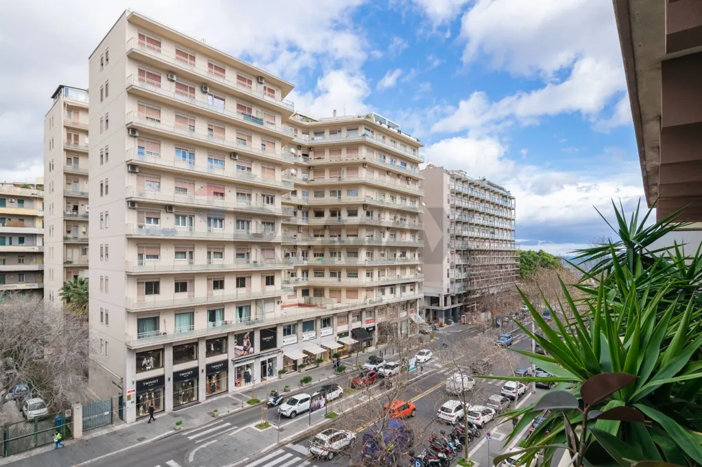 Balcone - Apartment with Balcony in Corso Italia, Catania