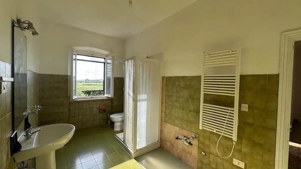 Salles de bain - Quadrilocale with Private Parking in Rosignano Marittimo