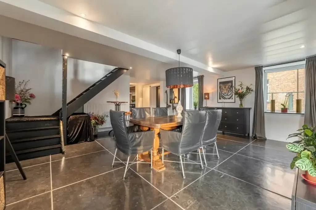 Salle à manger - Maison avec Jardin sur Grand Parc à B... (21a)