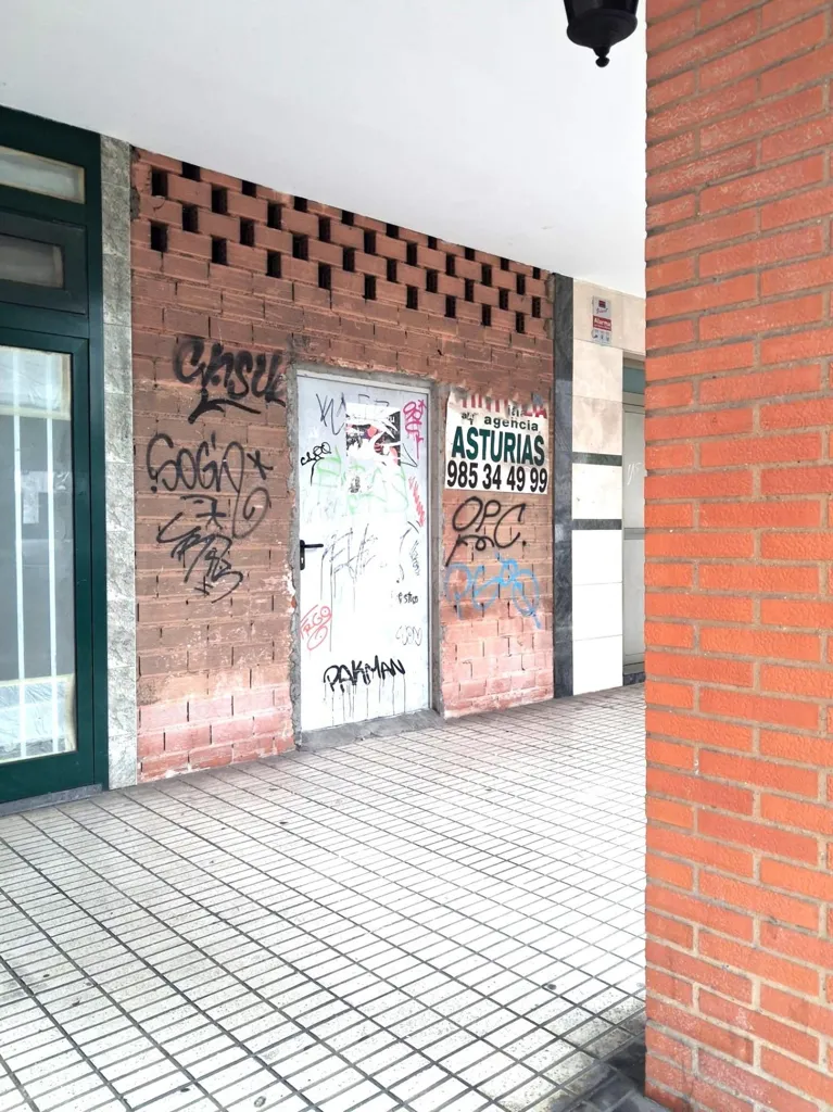 Ingresso - Commercial Unit with Terrace in El Polígono