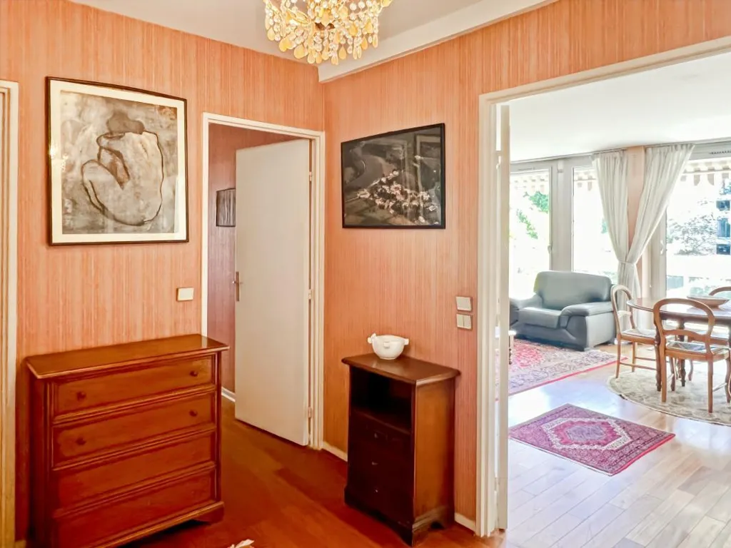 Hallway - Family Flat with Balcony in The Chesnay
