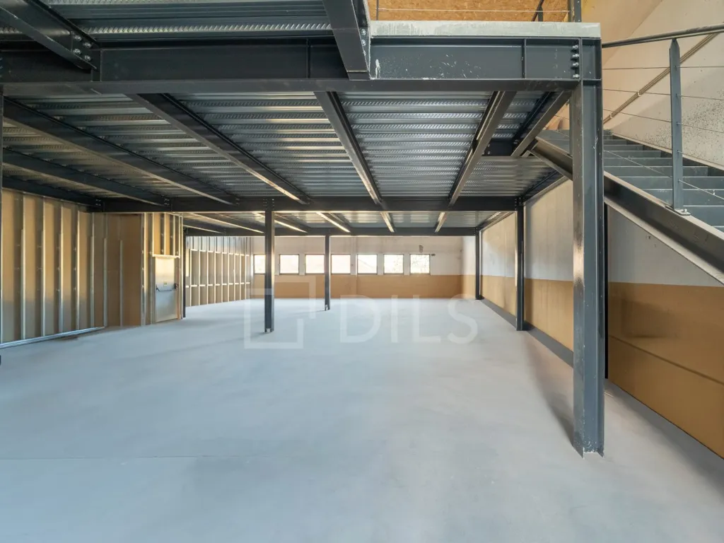 Pièces - Office with Terrace in Fabric Complex, Maia
