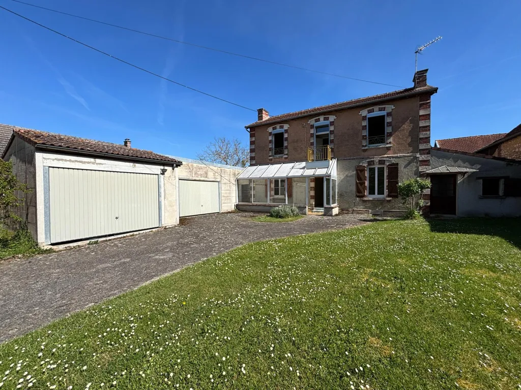 Extérieur - Maison de 6 Pièces avec Jardin à Laduz