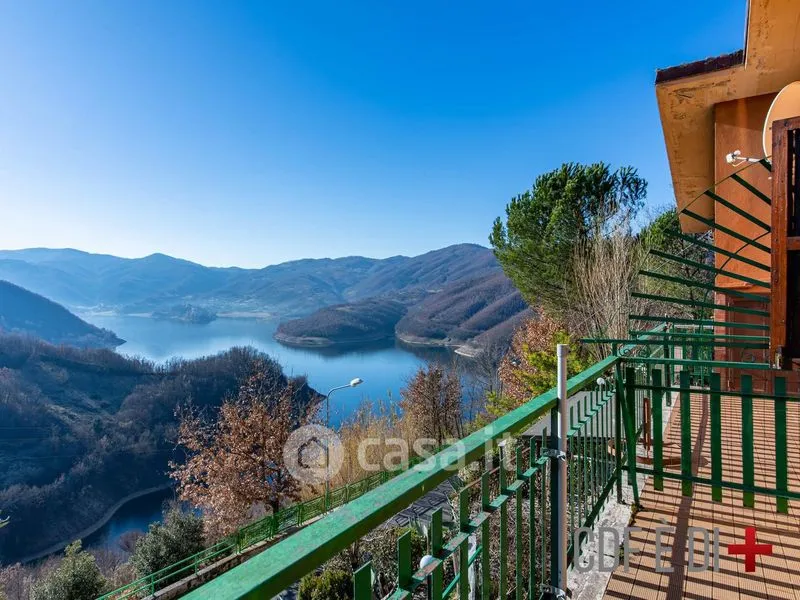 Terraza - Terraced Villa with Lake View in Rocca Sinibalda