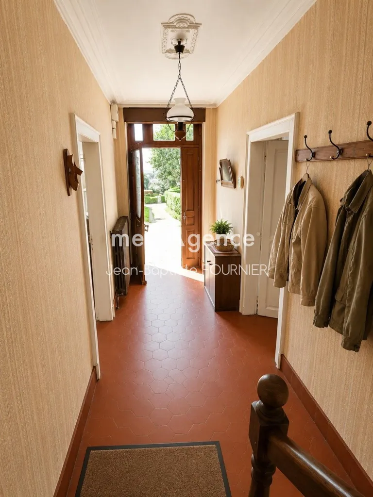 Entrée - Maison de Maître avec Dépendances dans un Cadre Verdoyant