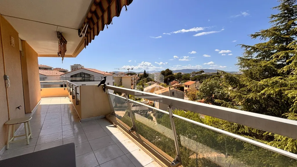 Balcone - Apartment with Pool and Sea View in Fréjus Plage