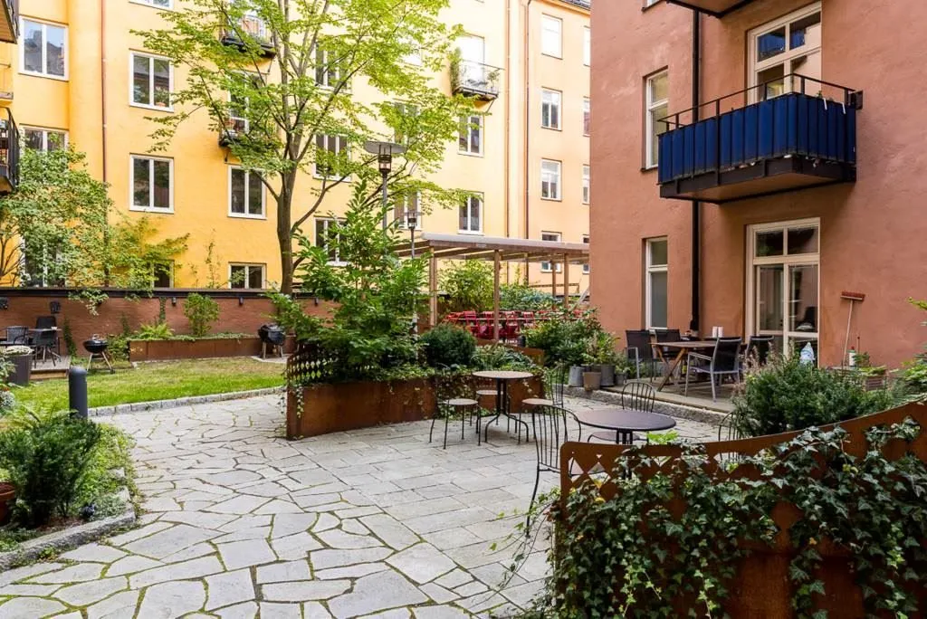 Jardin - Sekelskiftescharm Flat with Private Balcony in Hornstull