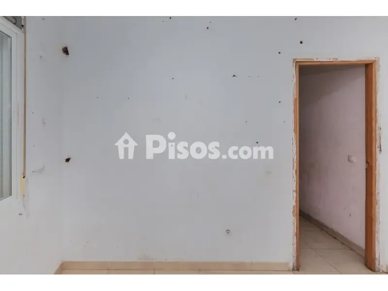 Rooms - Flat for Renovation in Roquetas de Mar